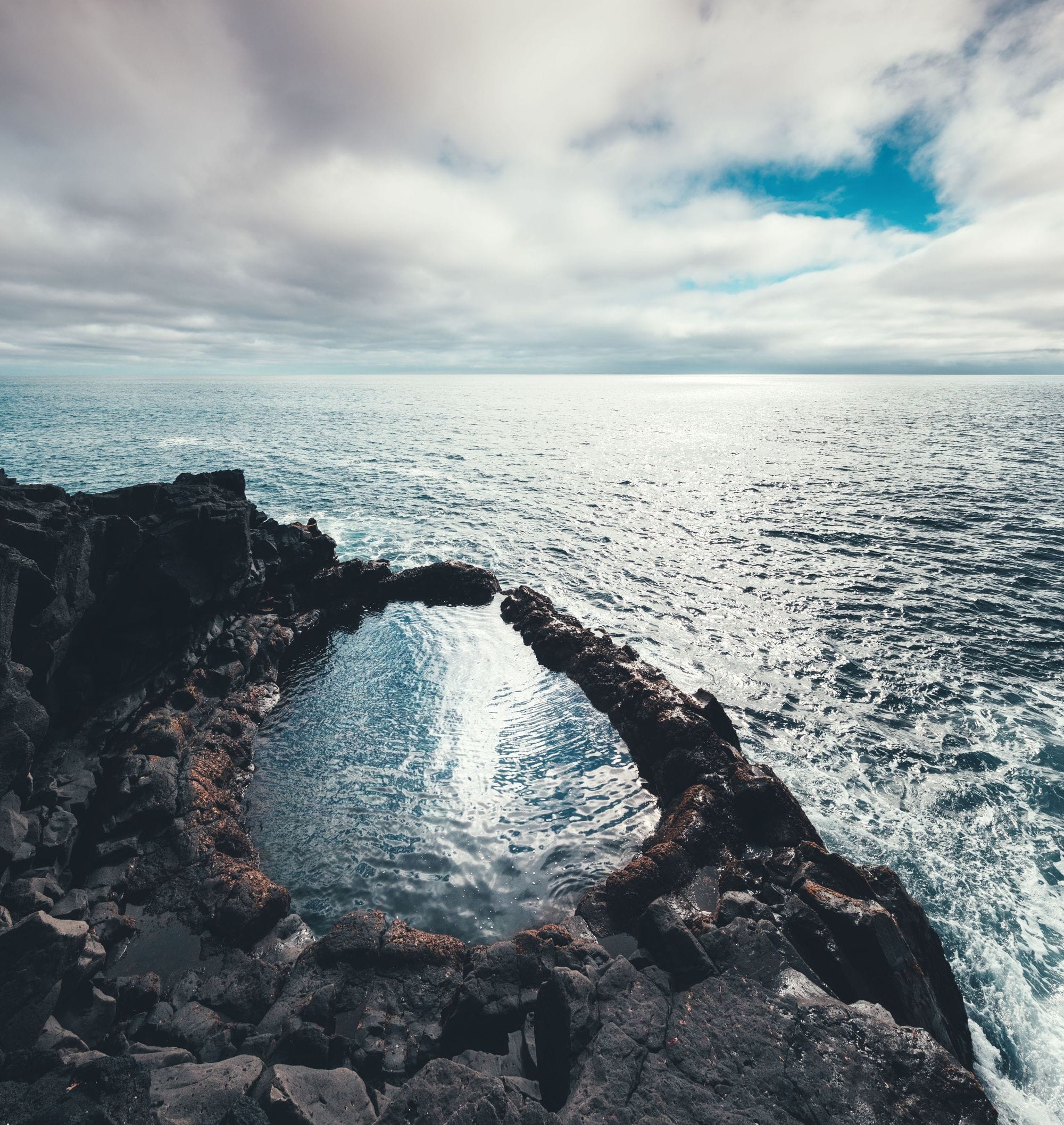 Brimketill Pool by the Sea Reykjanes - borchee